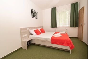 酒店 Solid Gold Garni