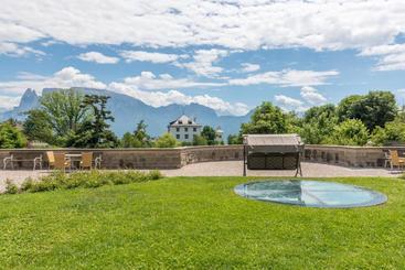 Отель Bemelmans Post