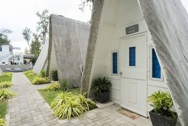 Otel Costas De Liwa Bar & Beach Resort