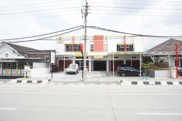 Hotel Oyo 93695 Guest House Riharti Syariah