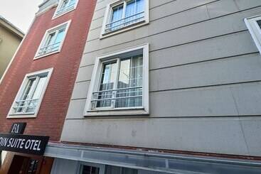 ホテル By Aydın Suites