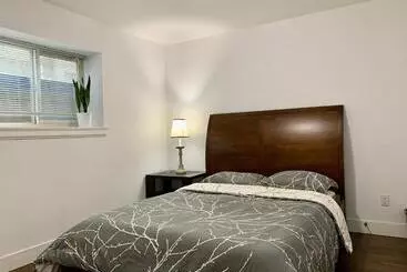 Pensiune Spacious Burnaby Guest Home