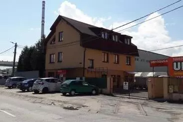 هاستل Ubytovňa A Penzión Tavros