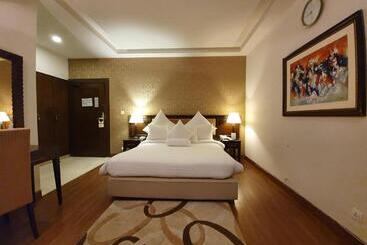 Aamiaismajoitus (B&B) S Chalet Islamabad