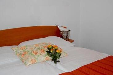 تختخواب و صبحانه Penzion Pri Slovenc