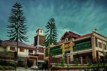Hotell Famous