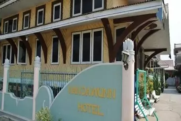 Nanda Wunn Hotel   Hostel