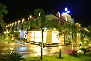 هتل Ocean Blue Ngwe Saung Beach