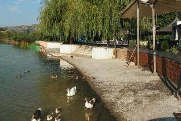 هتل Romantique Veles