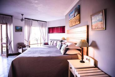 Bed and Breakfast Utopia In Africa Guest Villa