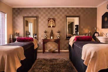 فندق Whale View Manor & Spa