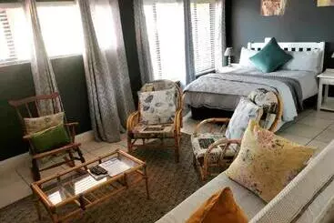 Tiffanys B&b, Pub & And Teagarden