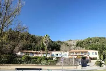 B&b Hotel Villeneuve Loubet Village