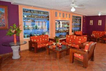 Hotel La Rienda Mision Tequillan