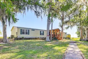 コテージ Dreamy Home On Lake Istokpoga W/ Dock + Views!