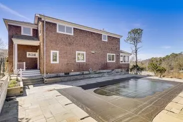 コテージ Hamptons Home Near Beaches W/ Pool & Water Views!