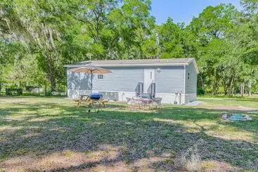 Vakantiehuisje 7 Mi To Crystal River: Home W/ Yard & Fire Pit!