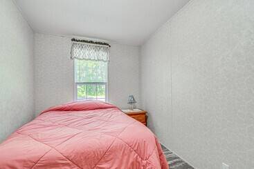 茅舍 7 Mi To Crystal River: Home W/ Yard & Fire Pit!