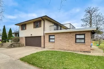 Mökkimajoitus Family Friendly Villa Park Home: 16 Mi To Chicago!