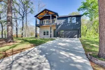 Mökkimajoitus Fire Pit + Grill: Lakeside Gun Barrel City Home!