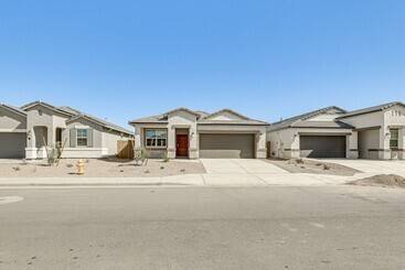 Hus på landet Maricopa Home W/ Putting Green & Covered Patio!