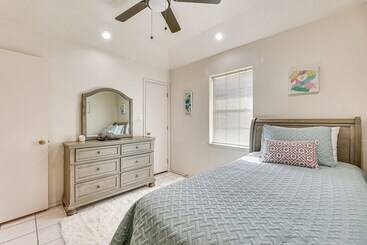 Dom wiejski Pet Friendly San Juan Home W/ Private Yard & Grill