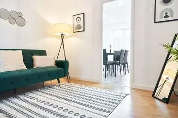 اقامتگاه Stunning 3 Bed House In Central Milton Keynes