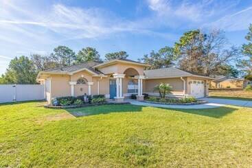 Casa Rural Spring Hill Home W/ Private Yard & Heated Pool!