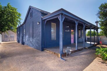 کلبه Stunning 3br/2ba Haven In Downtown S Heart