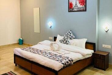 Hotel Snow Crest Residency