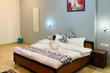 ホテル Snow Crest Residency