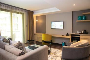 Happy Valley Hotel And Casino