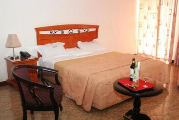 Отель Landmark View