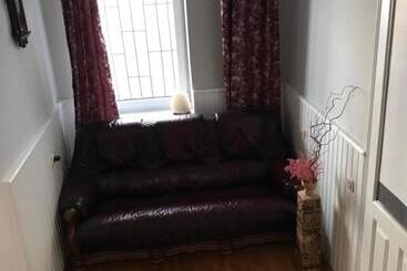 Pelican Guest House & Hostel