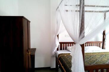 Bed and Breakfast Ceylon Surf Guest And Restaurant
