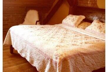 Dvůr Olšiny  Hotel And Horse Riding