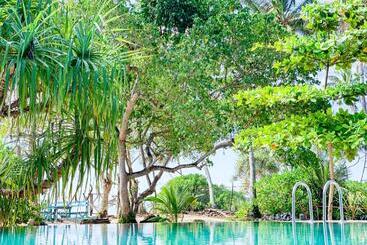 Отель Serein Beach