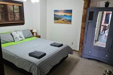 Общежитие Rusty Nail Backpackers