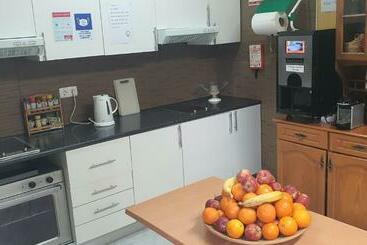 تختخواب و صبحانه Sunny House