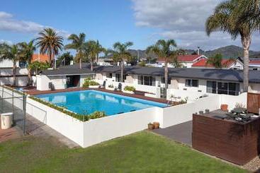 Palm Pacific Resort & Motel