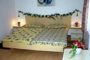 تختخواب و صبحانه Garni Molinazzo