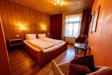 Curuna Hotel Garni B&b