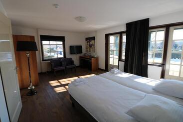 Strandhotel Dennenbos