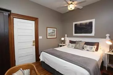 Bed & Breakfast Danby House