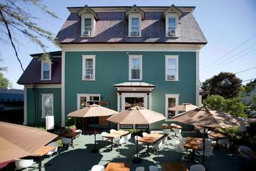 Hotel Le Pleasant Hôtel & Café