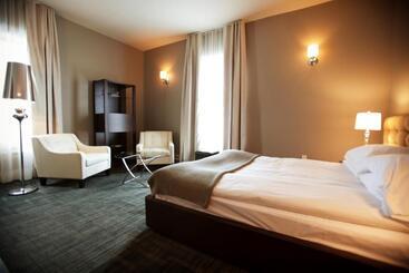 Hotel Le Pleasant Hôtel & Café