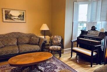 Mclean House Bed & Breakfast