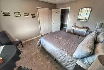Sunny Shuswap B&b