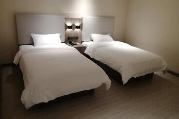 Hanting Hotel Xinghua Dainan Jinze Commercial Street