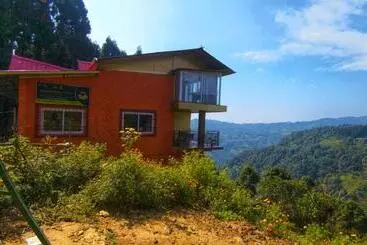 Hotel Whispering Pines Farmstay